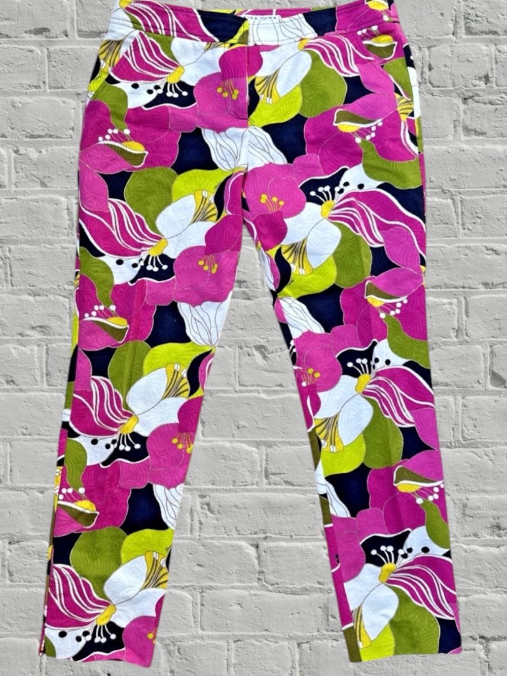 Trina Turk Pants Size 8 Pink Floral Preppy Cocktail Cropped Slim Fit Vacation